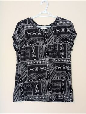 H&M Women's, Black & White Patterned Short Sleeve Tee, Size Large